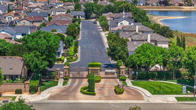 714 W Riviera Lane, Clovis, CA 93619