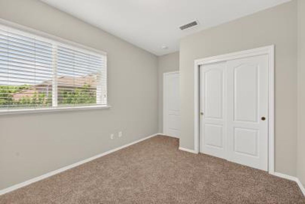 Image 27 of property listing at 714 W Riviera Lane, Clovis, CA 93619