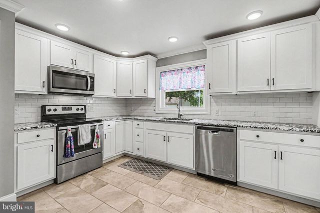 8 LONGVIEW DRIVE, Mechanicsburg, PA 17050