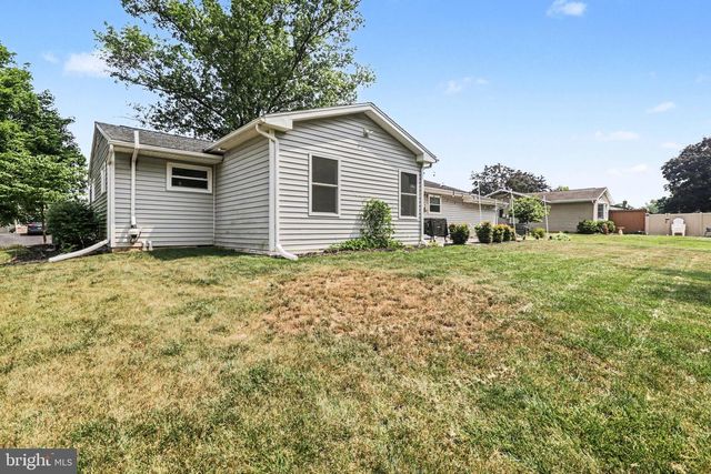 8 LONGVIEW DRIVE, Mechanicsburg, PA 17050