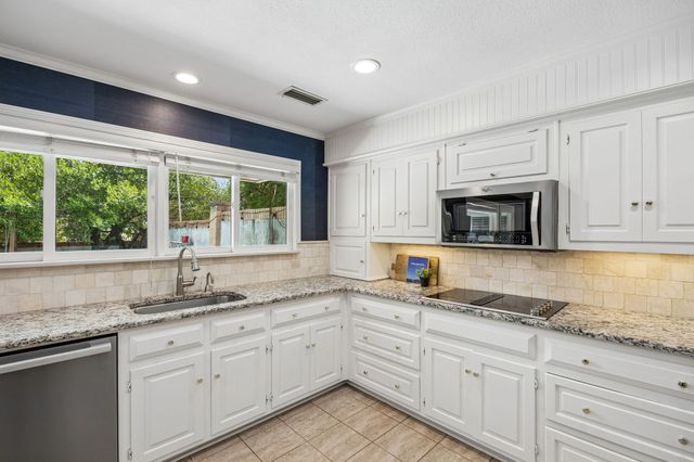 1 Crown Place, Richardson, TX 75080