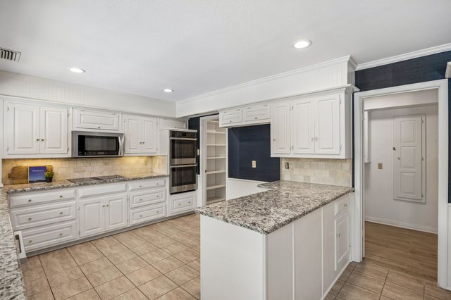 1 Crown Place, Richardson, TX 75080