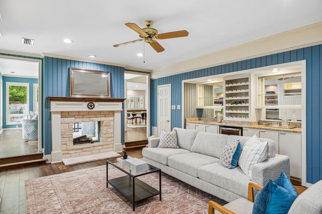 1 Crown Place, Richardson, TX 75080