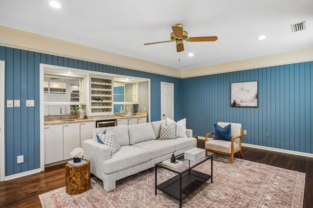 1 Crown Place, Richardson, TX 75080