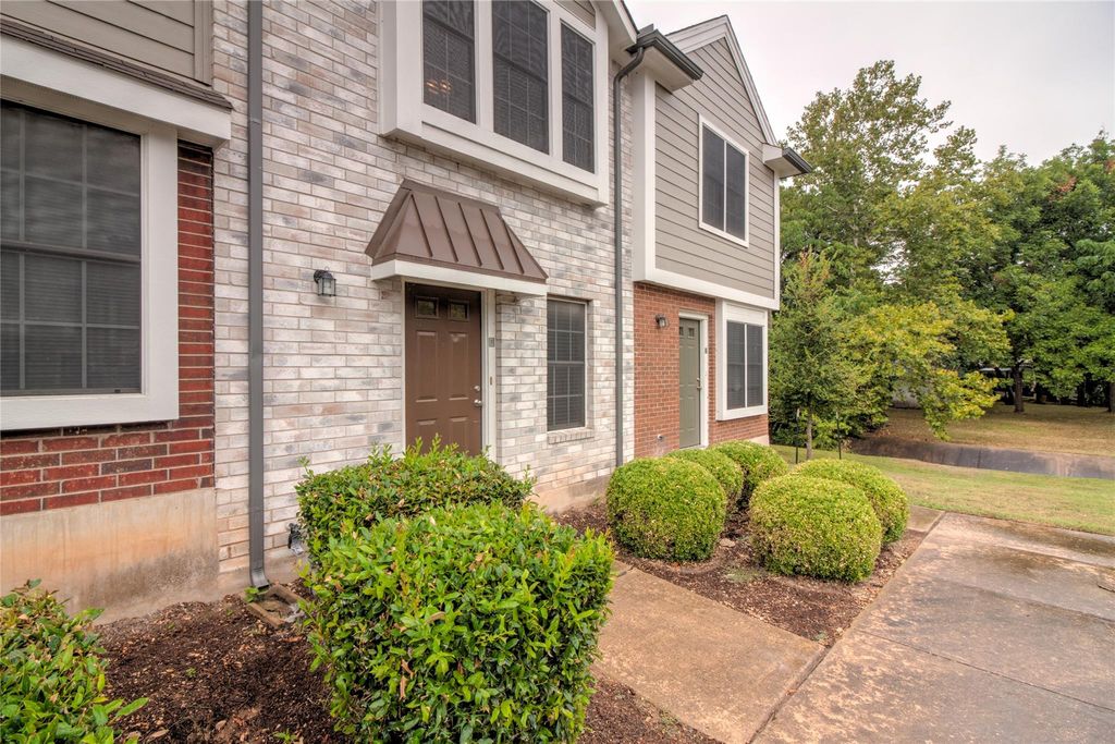 202 S College ST 5, Georgetown, TX 78626