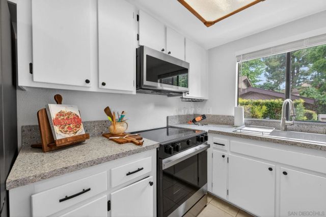 8356 Via Sonoma D, La Jolla, CA 92037