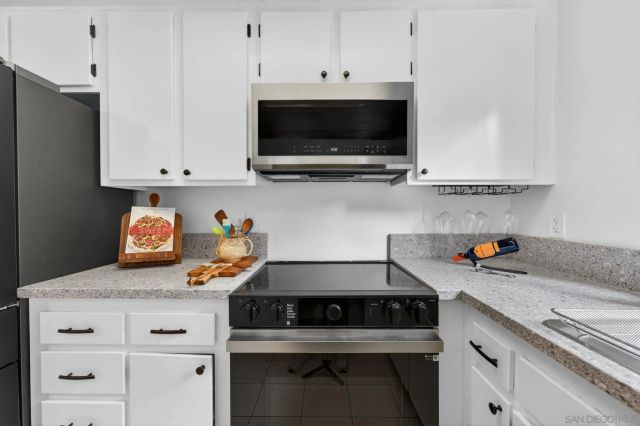8356 Via Sonoma D, La Jolla, CA 92037