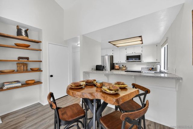 8356 Via Sonoma D, La Jolla, CA 92037