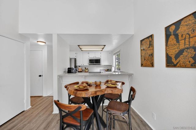 8356 Via Sonoma D, La Jolla, CA 92037