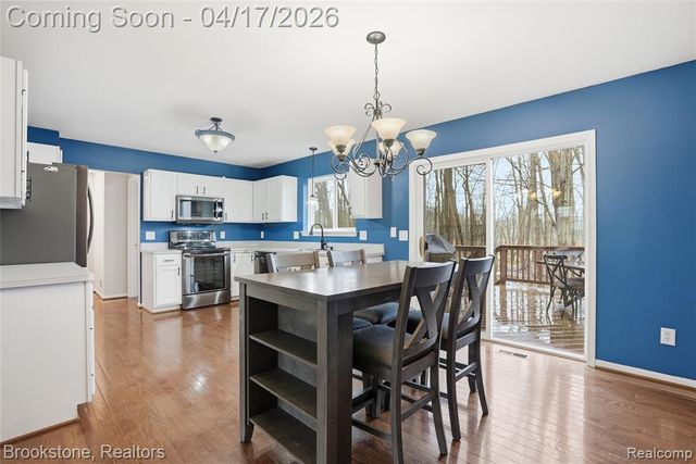 569 Cove View Drive, Waterford, MI 48327