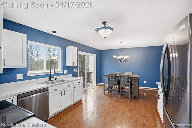 569 Cove View Drive, Waterford, MI 48327