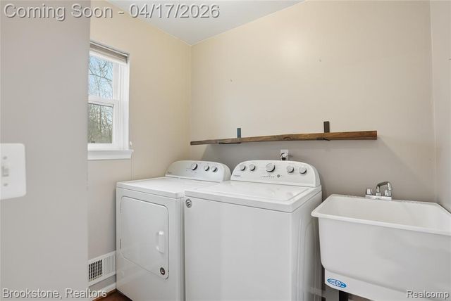 569 Cove View Drive, Waterford, MI 48327