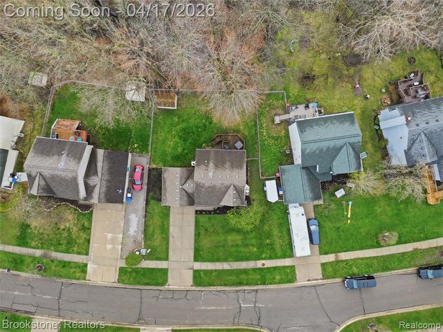 569 Cove View Drive, Waterford, MI 48327