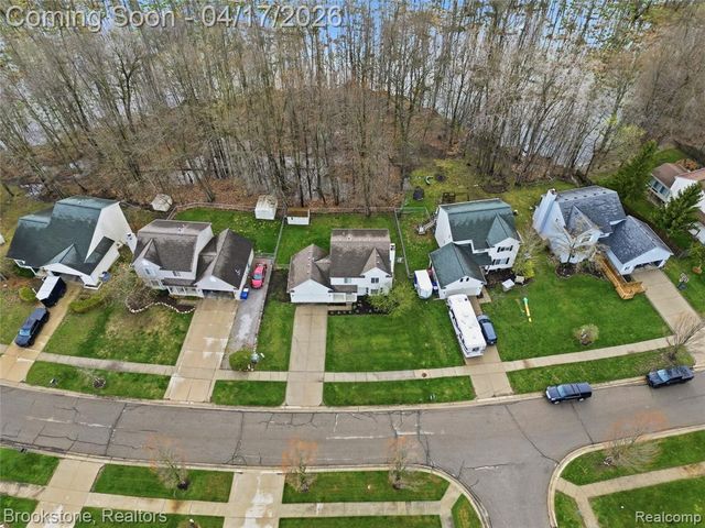 569 Cove View Drive, Waterford, MI 48327