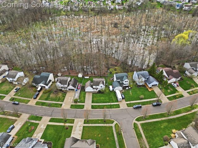 569 Cove View Drive, Waterford, MI 48327