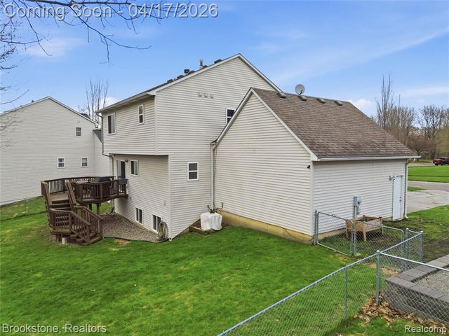 569 Cove View Drive, Waterford, MI 48327