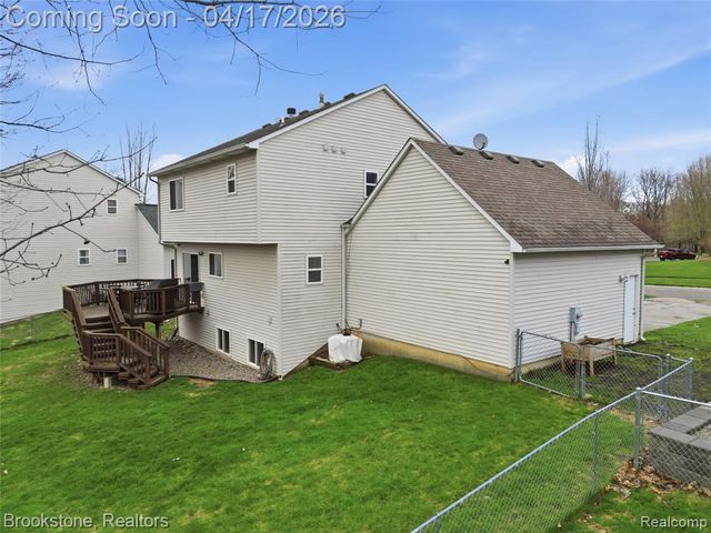 569 Cove View Drive, Waterford, MI 48327