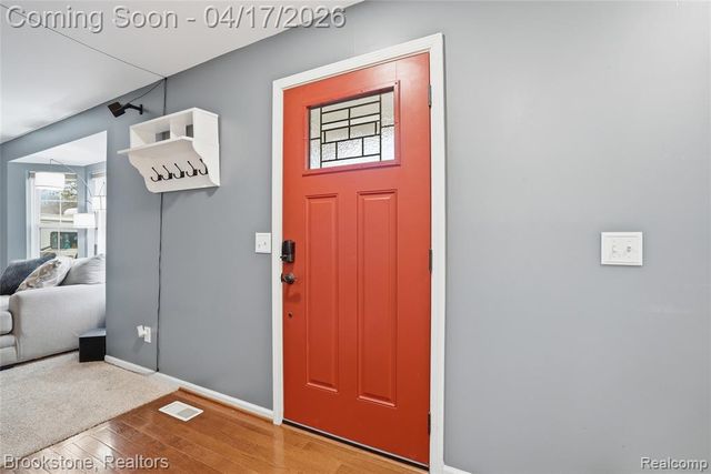 569 Cove View Drive, Waterford, MI 48327