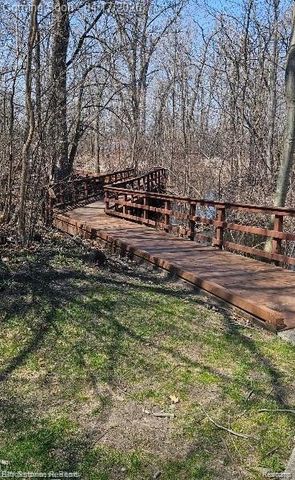 569 Cove View Drive, Waterford, MI 48327