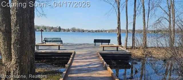 569 Cove View Drive, Waterford, MI 48327