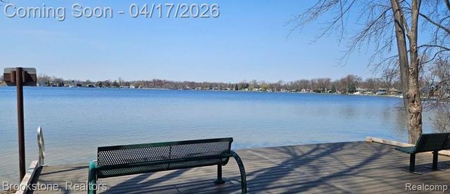 569 Cove View Drive, Waterford, MI 48327