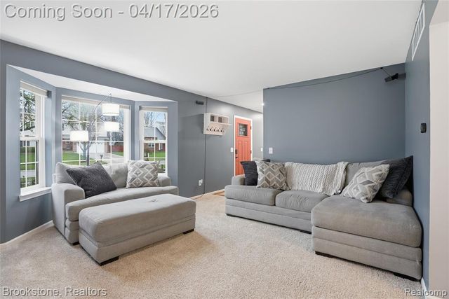 569 Cove View Drive, Waterford, MI 48327