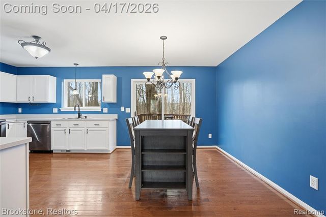 569 Cove View Drive, Waterford, MI 48327