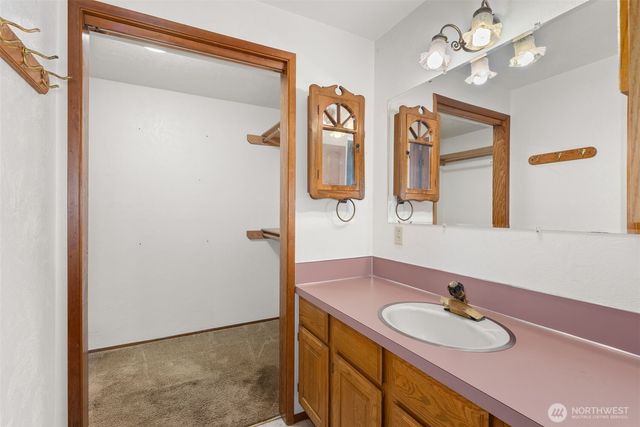 141 E Deer Creek Road, Shelton, WA 98584