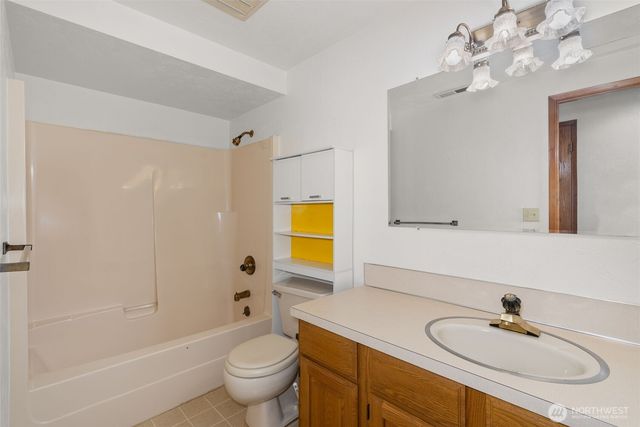 141 E Deer Creek Road, Shelton, WA 98584