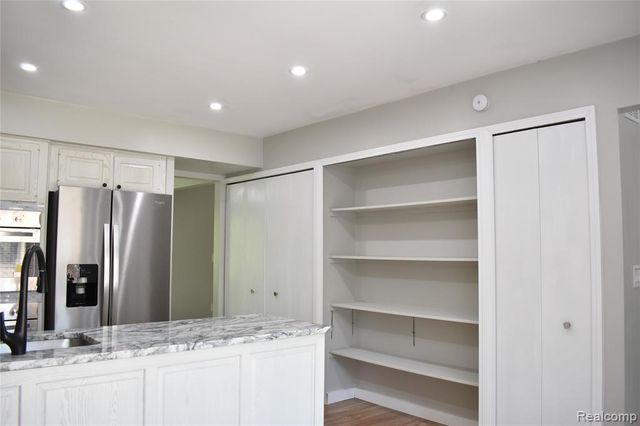 2073 Bordeaux Street, West Bloomfield, MI 48323