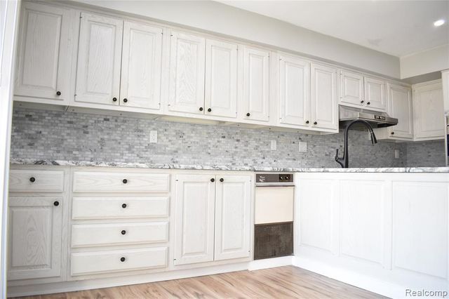 2073 Bordeaux Street, West Bloomfield, MI 48323
