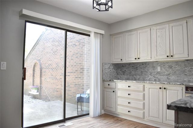 2073 Bordeaux Street, West Bloomfield, MI 48323