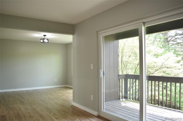 2073 Bordeaux Street, West Bloomfield, MI 48323