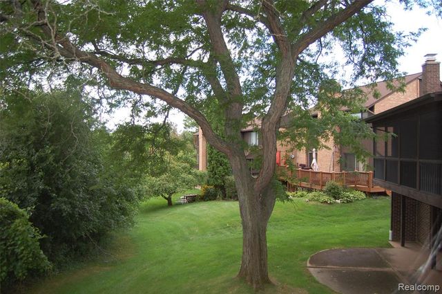 2073 Bordeaux Street, West Bloomfield, MI 48323