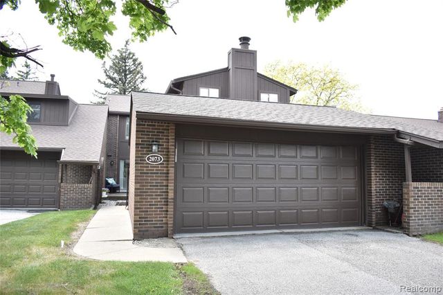 2073 Bordeaux Street, West Bloomfield, MI 48323