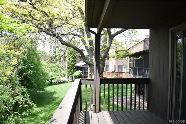 2073 Bordeaux Street, West Bloomfield, MI 48323