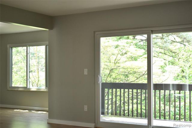 2073 Bordeaux Street, West Bloomfield, MI 48323