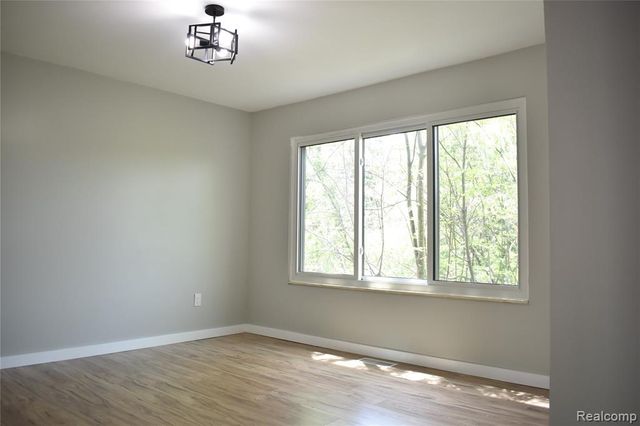 2073 Bordeaux Street, West Bloomfield, MI 48323