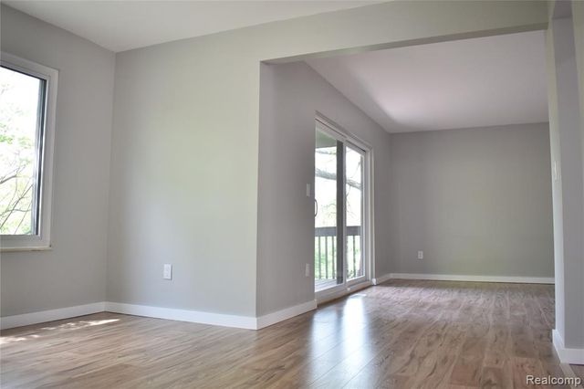 2073 Bordeaux Street, West Bloomfield, MI 48323