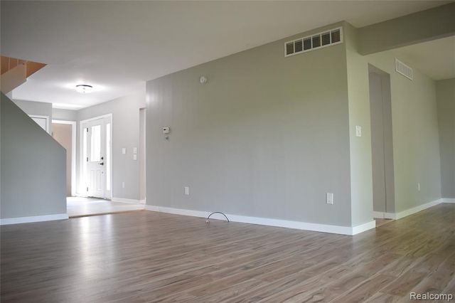 2073 Bordeaux Street, West Bloomfield, MI 48323