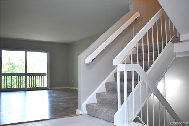 2073 Bordeaux Street, West Bloomfield, MI 48323