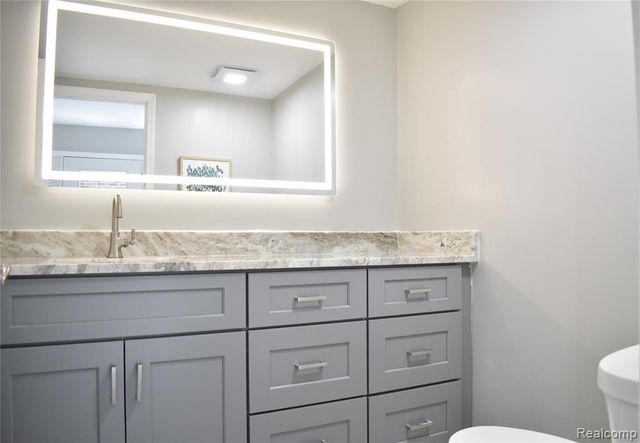 2073 Bordeaux Street, West Bloomfield, MI 48323