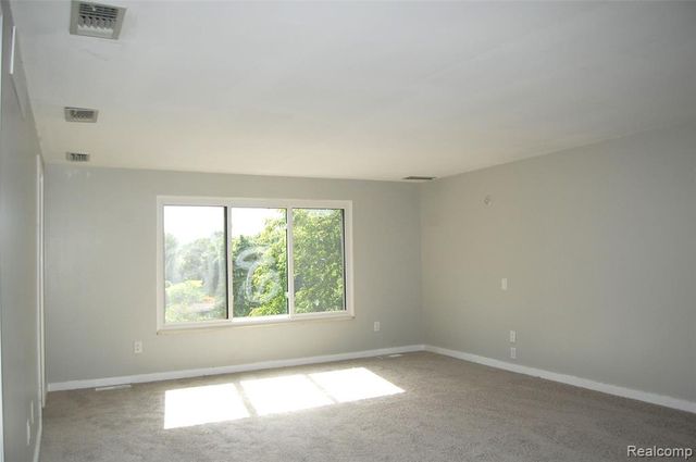 2073 Bordeaux Street, West Bloomfield, MI 48323