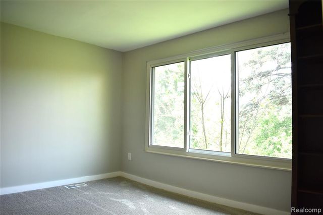 2073 Bordeaux Street, West Bloomfield, MI 48323