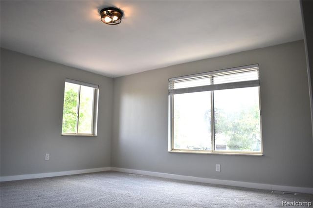 2073 Bordeaux Street, West Bloomfield, MI 48323
