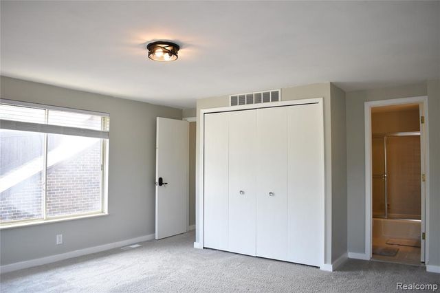 2073 Bordeaux Street, West Bloomfield, MI 48323
