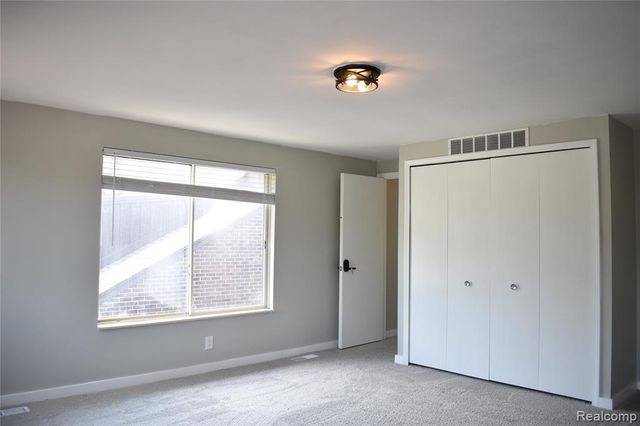 2073 Bordeaux Street, West Bloomfield, MI 48323