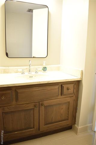 2073 Bordeaux Street, West Bloomfield, MI 48323