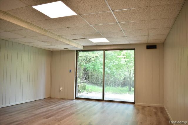 2073 Bordeaux Street, West Bloomfield, MI 48323