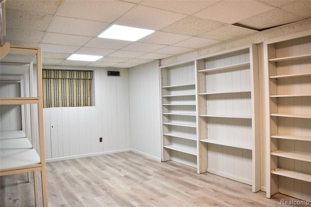 2073 Bordeaux Street, West Bloomfield, MI 48323